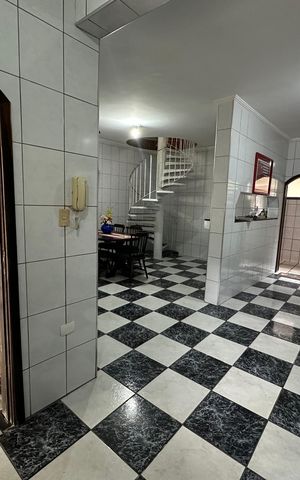 Casa para alugar com 330m², 4 quartos e 2 vagas Casa para alugar com 330m², 4 quartos e 2 vagasCozinha