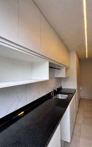 Casa de condomínio à venda com 180m², 4 quartos e 2 vagas Casa de condomínio à venda com 180m², 4 quartos e 2 vagasÁrea de Serviço