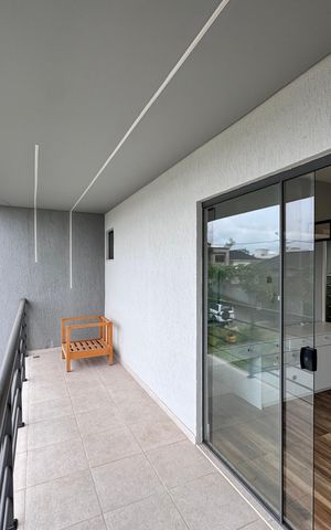Casa de condomínio à venda com 180m², 4 quartos e 2 vagas Casa de condomínio à venda com 180m², 4 quartos e 2 vagasSuíte - Varanda