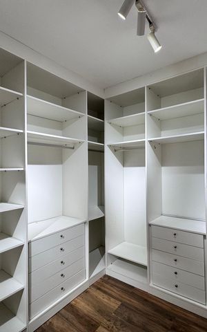 Casa de condomínio à venda com 180m², 4 quartos e 2 vagas Casa de condomínio à venda com 180m², 4 quartos e 2 vagasSuíte - Banheiro
