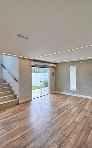 Casa de condomínio à venda com 180m², 4 quartos e 2 vagas Casa de condomínio à venda com 180m², 4 quartos e 2 vagasSala