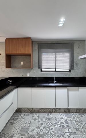 Casa de condomínio à venda com 180m², 4 quartos e 2 vagas Casa de condomínio à venda com 180m², 4 quartos e 2 vagasCozinha