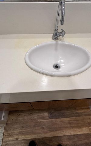 Casa de condomínio à venda com 180m², 4 quartos e 2 vagas Casa de condomínio à venda com 180m², 4 quartos e 2 vagasBanheiro Social