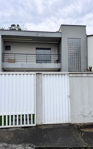 Casa de condomínio à venda com 180m², 4 quartos e 2 vagas Casa de condomínio à venda com 180m², 4 quartos e 2 vagasFachada
