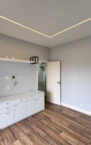 Casa de condomínio à venda com 180m², 4 quartos e 2 vagas Casa de condomínio à venda com 180m², 4 quartos e 2 vagasSuíte