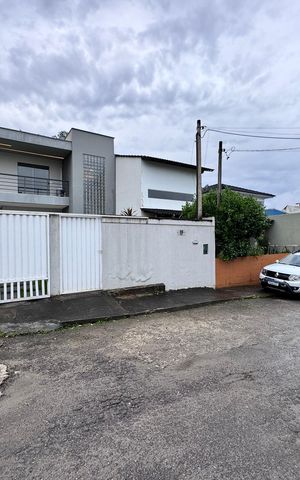 Casa de condomínio à venda com 180m², 4 quartos e 2 vagas Casa de condomínio à venda com 180m², 4 quartos e 2 vagasFachada
