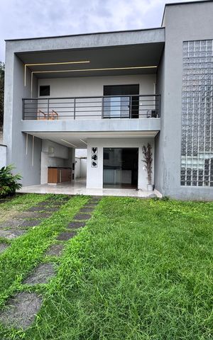 Casa de condomínio à venda com 180m², 4 quartos e 2 vagas Casa de condomínio à venda com 180m², 4 quartos e 2 vagasÁrea externa