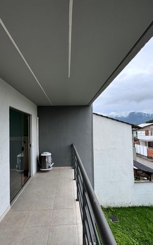 Casa de condomínio à venda com 180m², 4 quartos e 2 vagas Casa de condomínio à venda com 180m², 4 quartos e 2 vagasSuíte - Varanda