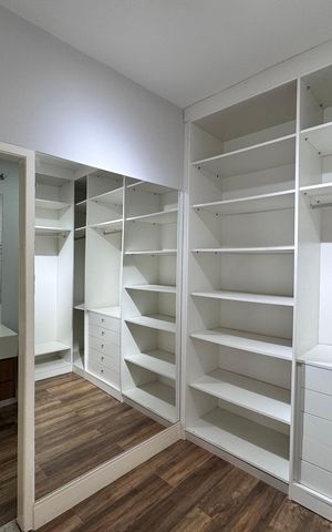 Casa de condomínio à venda com 180m², 4 quartos e 2 vagas Casa de condomínio à venda com 180m², 4 quartos e 2 vagasSuíte - Banheiro