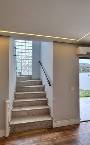 Casa de condomínio à venda com 180m², 4 quartos e 2 vagas Casa de condomínio à venda com 180m², 4 quartos e 2 vagasSala