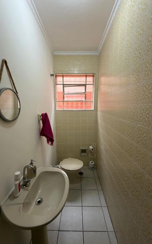 Casa à venda com 256m², 3 quartos e 2 vagasLavabo 