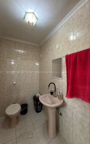 Casa à venda com 256m², 3 quartos e 2 vagasSuíte 2 Banheiro 