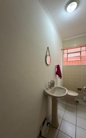 Casa à venda com 256m², 3 quartos e 2 vagasLavabo 