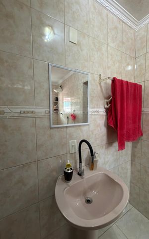 Casa à venda com 256m², 3 quartos e 2 vagasSuíte 2 Banheiro 