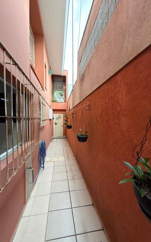 Casa à venda com 256m², 3 quartos e 2 vagasCorredor
