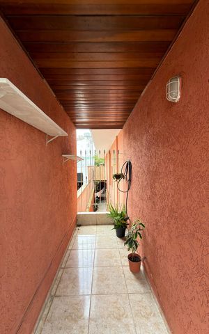 Casa à venda com 256m², 3 quartos e 2 vagasSuíte 3 Sacada 