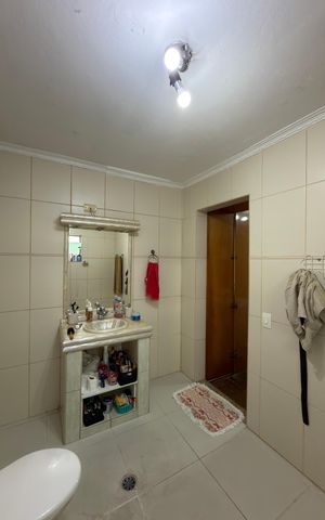 Casa à venda com 256m², 3 quartos e 2 vagasSuíte 3 Banheiro 