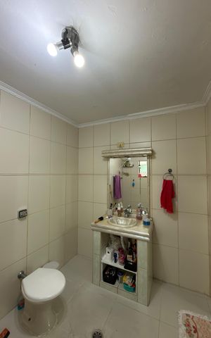 Casa à venda com 256m², 3 quartos e 2 vagasSuíte 3 Banheiro 