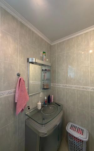 Casa à venda com 256m², 3 quartos e 2 vagasSuíte 1 Banheiro 