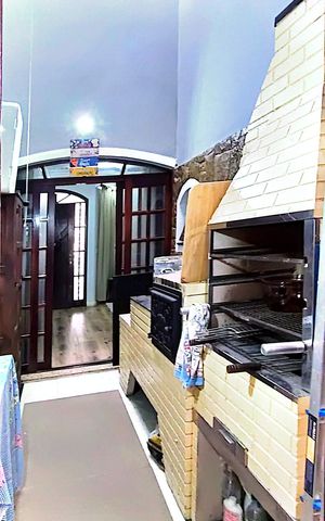Casa à venda com 189m², 4 quartos e 2 vagas Casa à venda com 189m², 4 quartos e 2 vagasÁrea externa