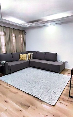 Casa à venda com 189m², 4 quartos e 2 vagas Casa à venda com 189m², 4 quartos e 2 vagasSala