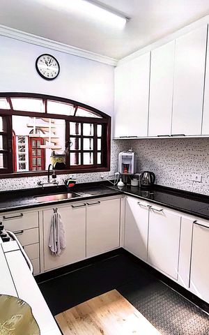 Casa à venda com 189m², 4 quartos e 2 vagas Casa à venda com 189m², 4 quartos e 2 vagasCozinha