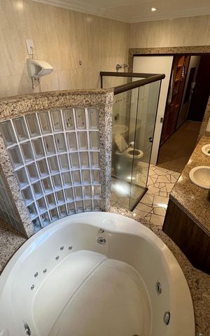 Apartamento à venda com 400m², 5 quartos e 4 vagas Apartamento à venda com 400m², 5 quartos e 4 vagasBanheiro