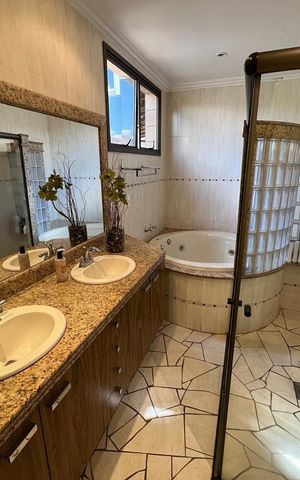 Apartamento à venda com 400m², 5 quartos e 4 vagas Apartamento à venda com 400m², 5 quartos e 4 vagasBanheiro