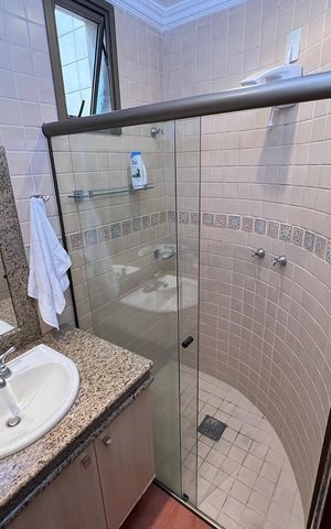 Apartamento à venda com 400m², 5 quartos e 4 vagas Apartamento à venda com 400m², 5 quartos e 4 vagasBanheiro