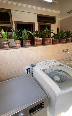 Apartamento à venda com 400m², 5 quartos e 4 vagas Apartamento à venda com 400m², 5 quartos e 4 vagasÁrea de serviço