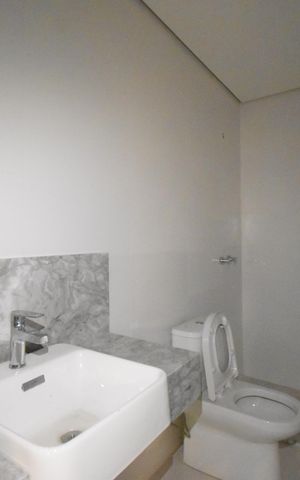 Casa de condomínio à venda com 266m², 3 quartos e 2 vagasBanheiro de serviço