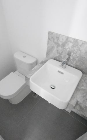 Casa de condomínio à venda com 266m², 3 quartos e 2 vagasLavabo