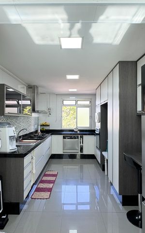 Apartamento à venda com 150m², 3 quartos e 2 vagasCozinha 