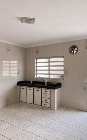 Casa para alugar com 150m², 2 quartos e 1 vaga Casa para alugar com 150m², 2 quartos e 1 vagaCozinha