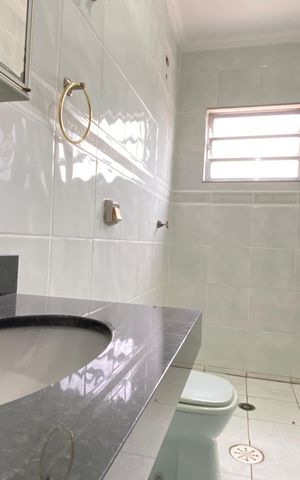 Casa para alugar com 150m², 2 quartos e 1 vaga Casa para alugar com 150m², 2 quartos e 1 vagaBanheiro 2