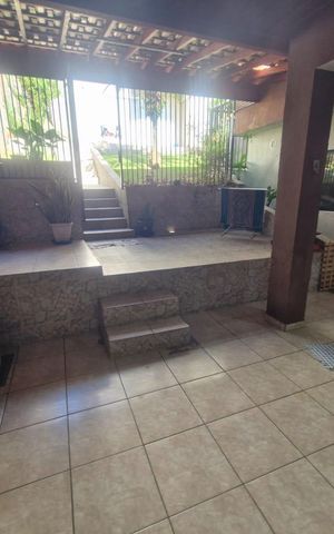 Casa à venda com 185m², 2 quartos e 3 vagas Casa à venda com 185m², 2 quartos e 3 vagasÁrea externa