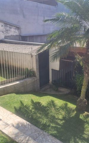 Casa à venda com 185m², 2 quartos e 3 vagas Casa à venda com 185m², 2 quartos e 3 vagasÁrea externa