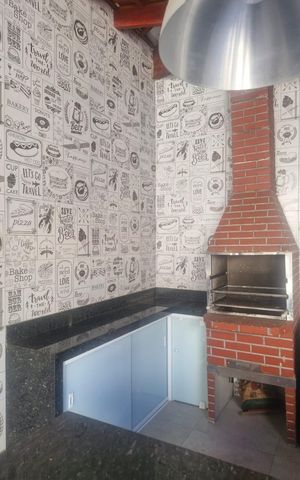 Casa à venda com 185m², 2 quartos e 3 vagas Casa à venda com 185m², 2 quartos e 3 vagasÁrea externa