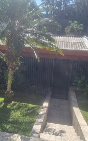 Casa à venda com 185m², 2 quartos e 3 vagas Casa à venda com 185m², 2 quartos e 3 vagasÁrea externa
