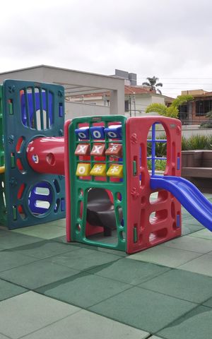 Apartamento à venda com 83m², 2 quartos e 2 vagasÁrea comum - Playground