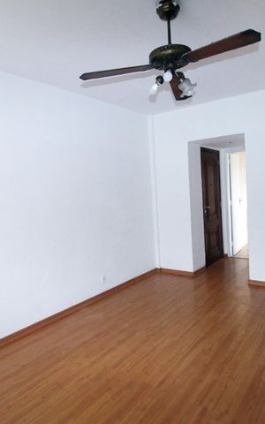 Apartamento à venda com 75m², 2 quartos e 1 vagaSala