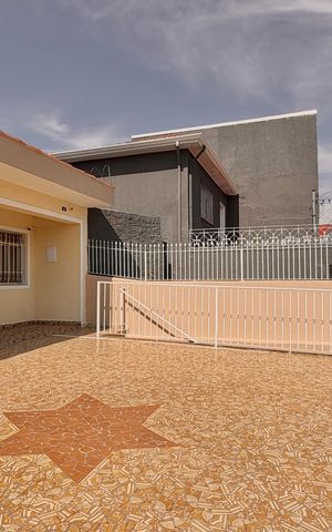 Casa para alugar com 200m², 3 quartos e 3 vagas Casa para alugar com 200m², 3 quartos e 3 vagasQuintal