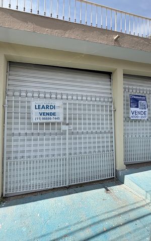 Casa para alugar com 200m², 3 quartos e 3 vagas Casa para alugar com 200m², 3 quartos e 3 vagasFachada
