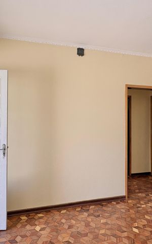 Casa para alugar com 200m², 3 quartos e 3 vagas Casa para alugar com 200m², 3 quartos e 3 vagasSala