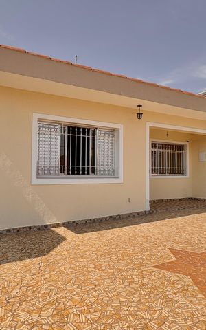 Casa para alugar com 200m², 3 quartos e 3 vagas Casa para alugar com 200m², 3 quartos e 3 vagasQuintal