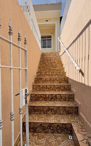 Casa para alugar com 200m², 3 quartos e 3 vagas Casa para alugar com 200m², 3 quartos e 3 vagasEntrada lateral