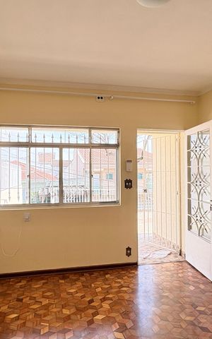 Casa para alugar com 200m², 3 quartos e 3 vagas Casa para alugar com 200m², 3 quartos e 3 vagasSala