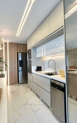 Apartamento à venda com 143m², 2 quartos e 2 vagas Apartamento à venda com 143m², 2 quartos e 2 vagasCozinha