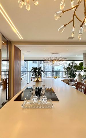Apartamento à venda com 143m², 2 quartos e 2 vagas Apartamento à venda com 143m², 2 quartos e 2 vagasCozinha