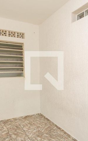 Casa para alugar com 70m², 2 quartos e sem vaga Casa para alugar com 70m², 2 quartos e sem vagaQuarto